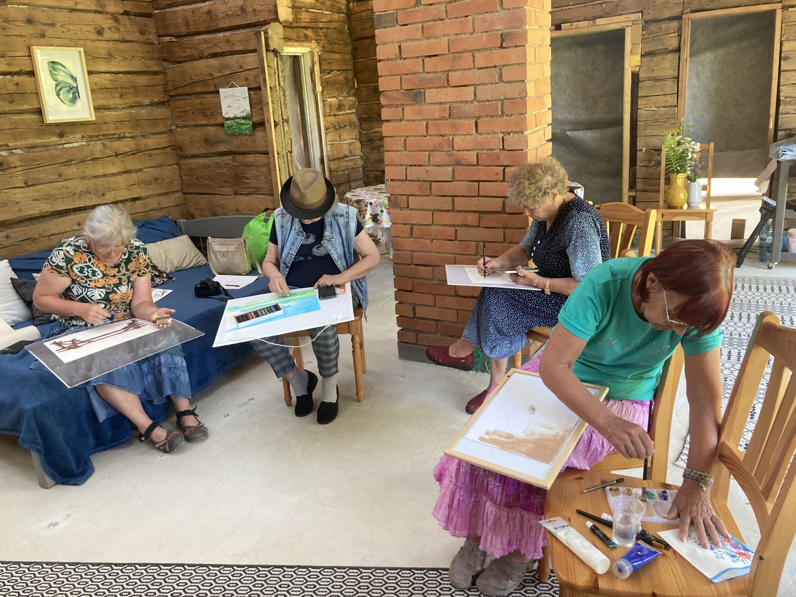 ESF+ toel viis Soul Star Consulting OÜ ellu projekti “Rõõm läbi loovuse ja loomise”. Projekt oli suunatud piirkonna elanikele vanuses 55+, kes vajavad ja sooviv